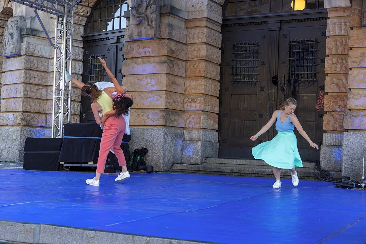 RebeccaMary-Inunsbewegt-220-min